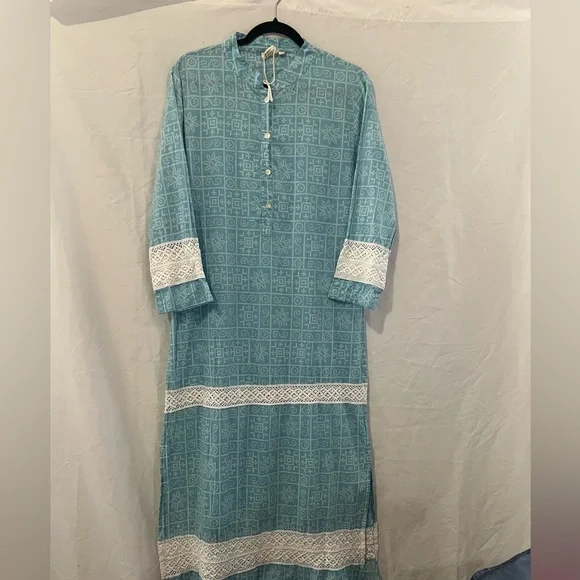 Elegant Blue and White Long Sleeve Dress - Picture 2 of 12